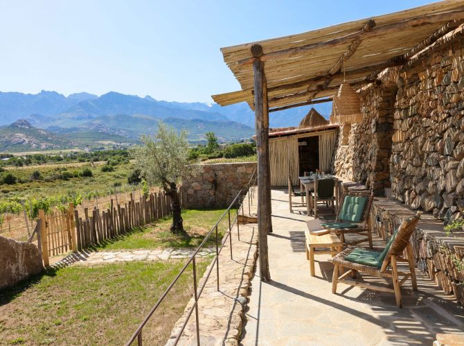 JARDIN  VUE LUMIO